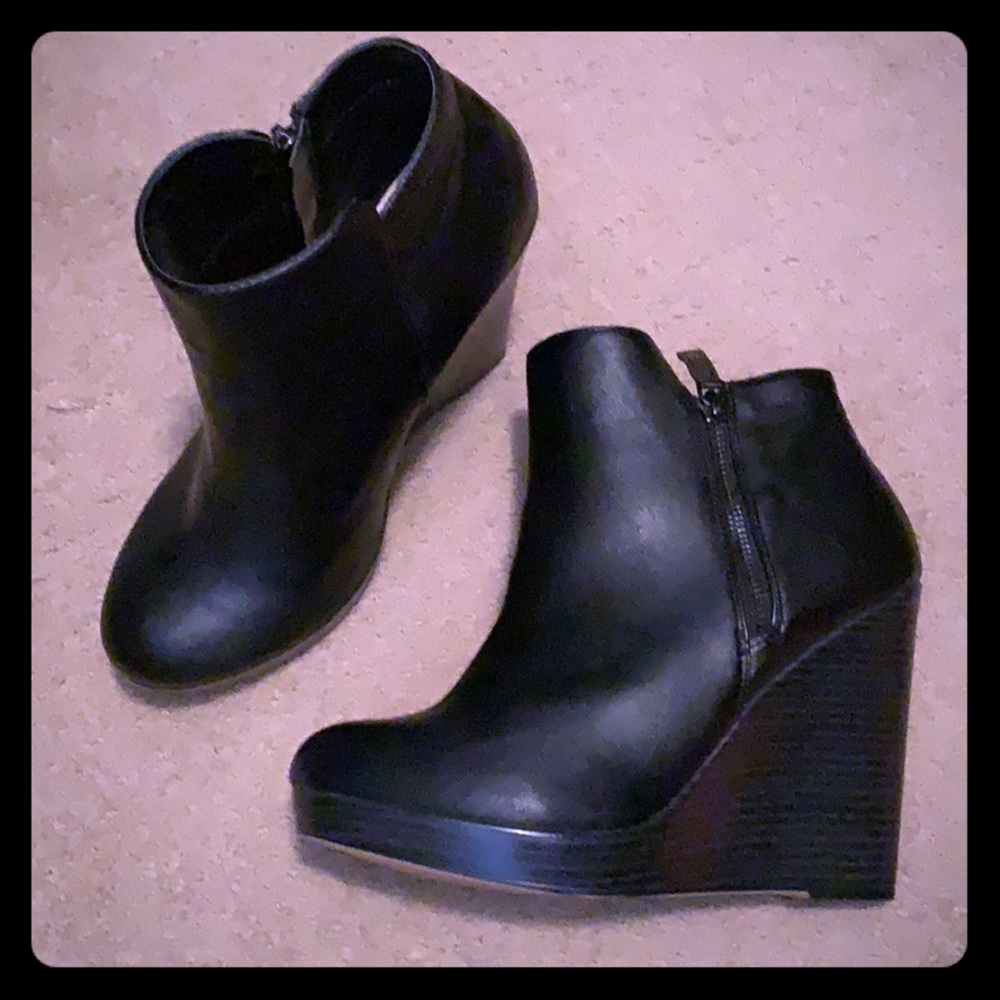 Torrid wedge low top boots